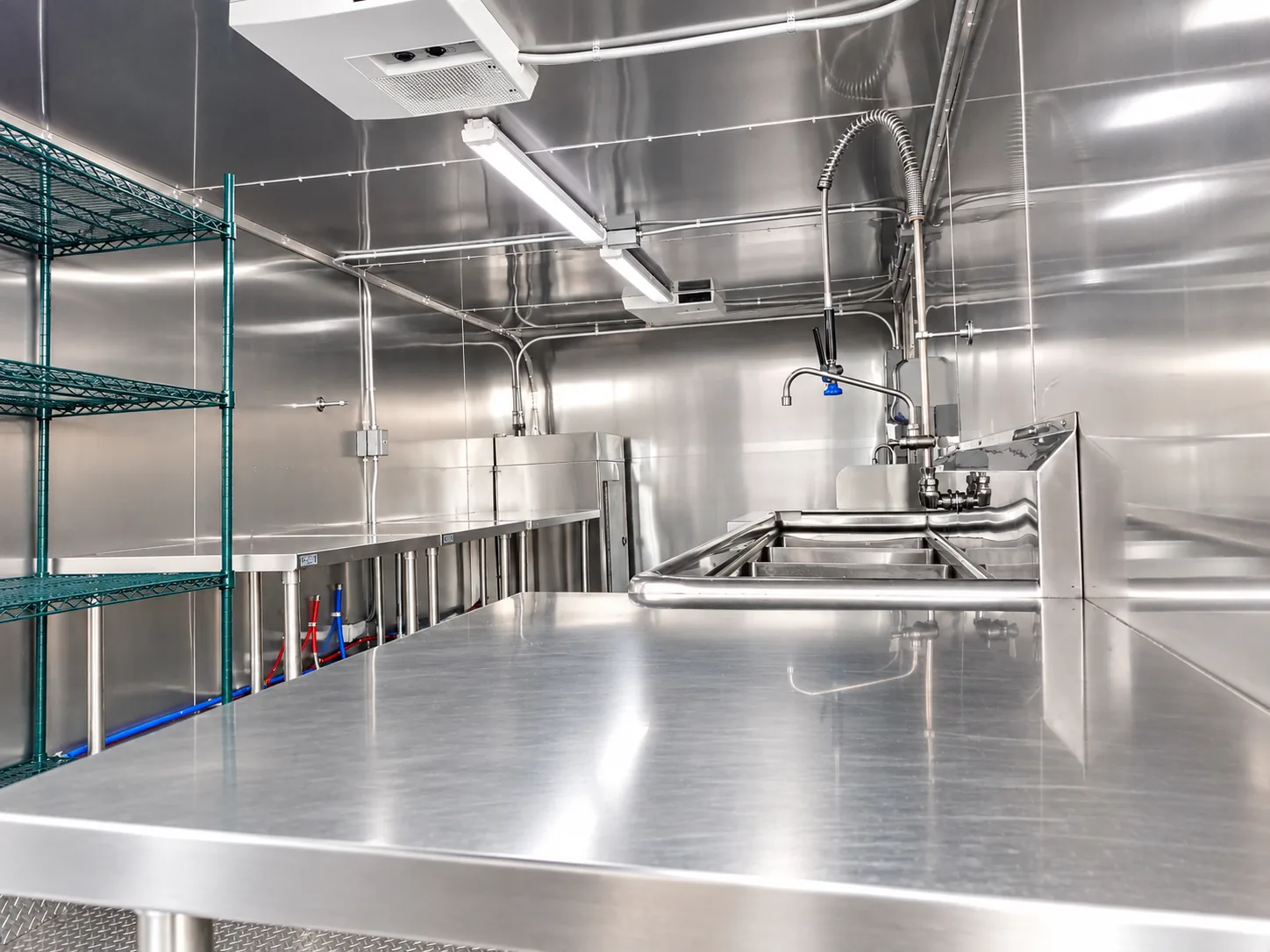 Commercial dishwashing trailer workstation